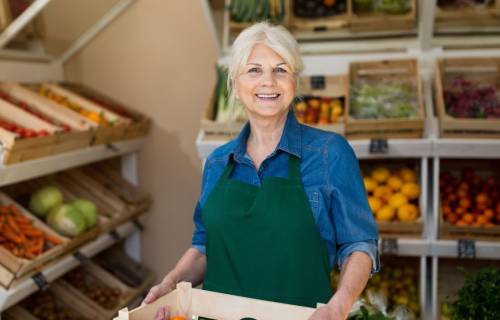 femme-60-ans-travail-epicerie-4096x3072.jpg